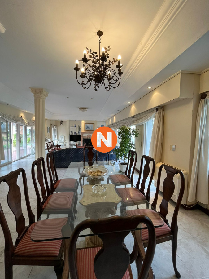Casa Ref.209012 - Casa en Venta, Cantegril, Punta del Este, 4 Dormitorios.
