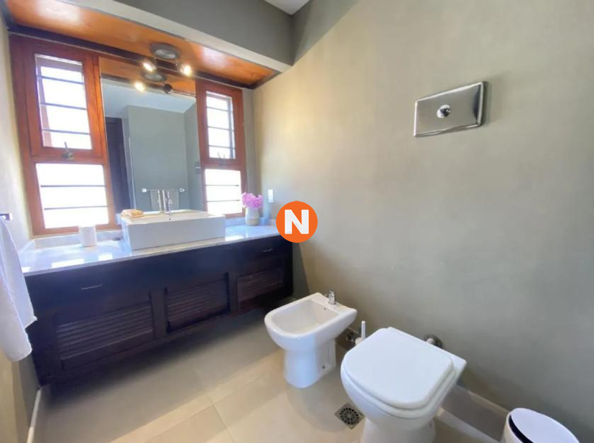 Casa Ref.220126 - Casa a la venta de 6 dormitorios, 7 ambientes en Punta del Este 