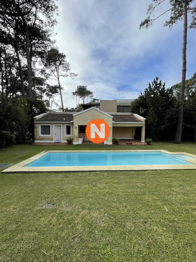 Casa Ref.205181 - Casa en Venta y Alquiler, La Barra, La Barra, 3 Dormitorios.