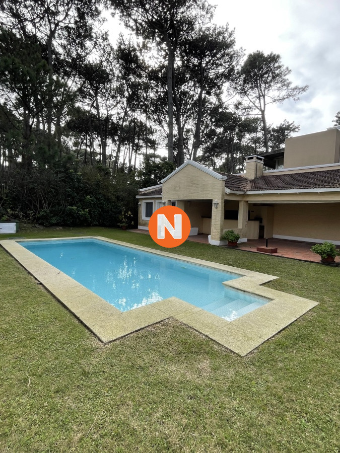 Casa Ref.205181 - Casa en Venta y Alquiler, La Barra, La Barra, 3 Dormitorios.