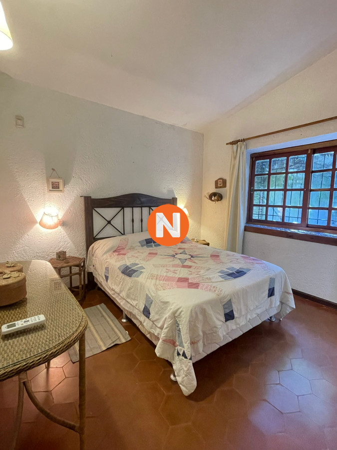 Casa Ref.219418 - En venta casa de 3 dormitorios más dependencia, brava, Punta del Este