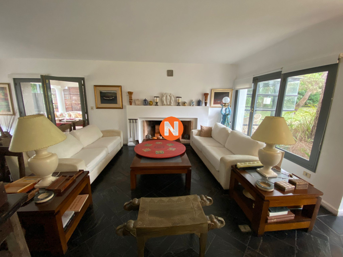 Casa Ref.205176 - Casa en Venta y Alquiler, Rincón del Indio, Punta del Este, 4 Dormitorios.