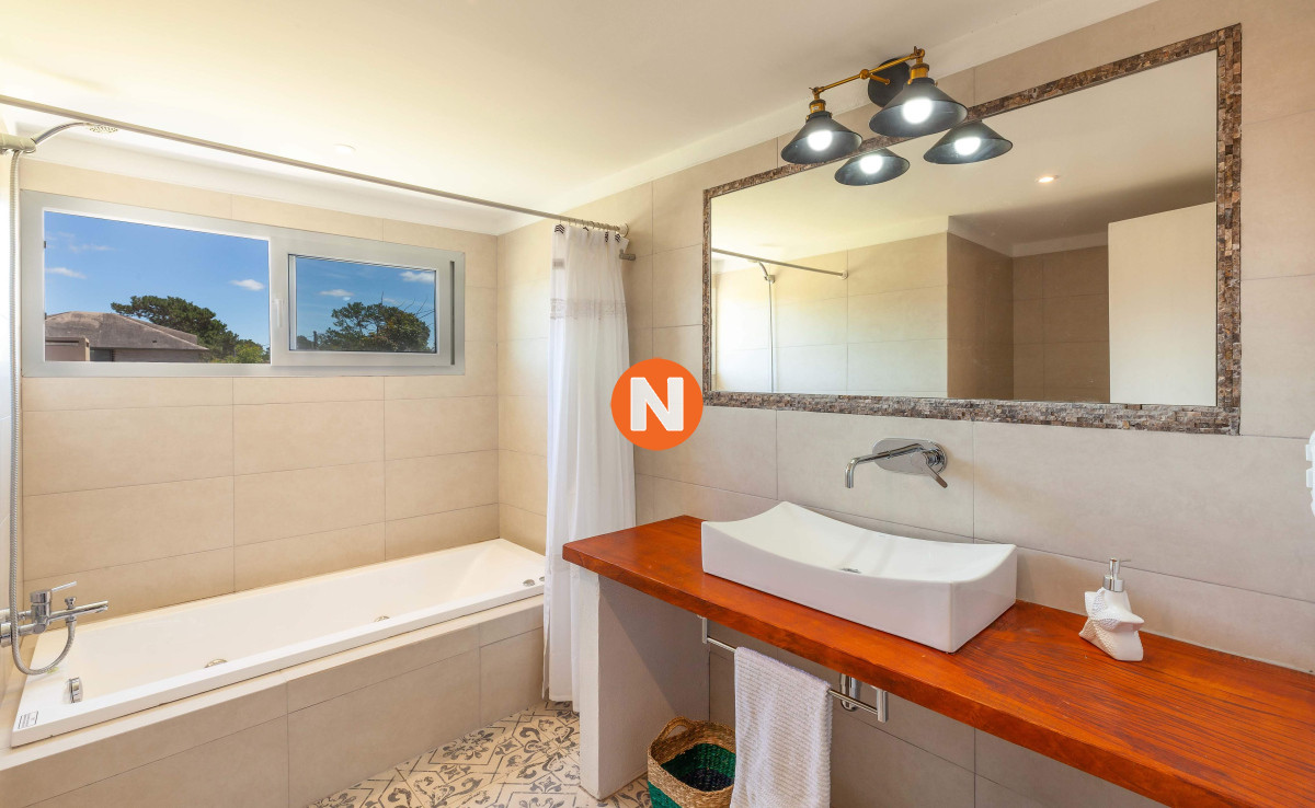 Casa Ref.216785 -  Espectacular Casa en venta en Manatiales 