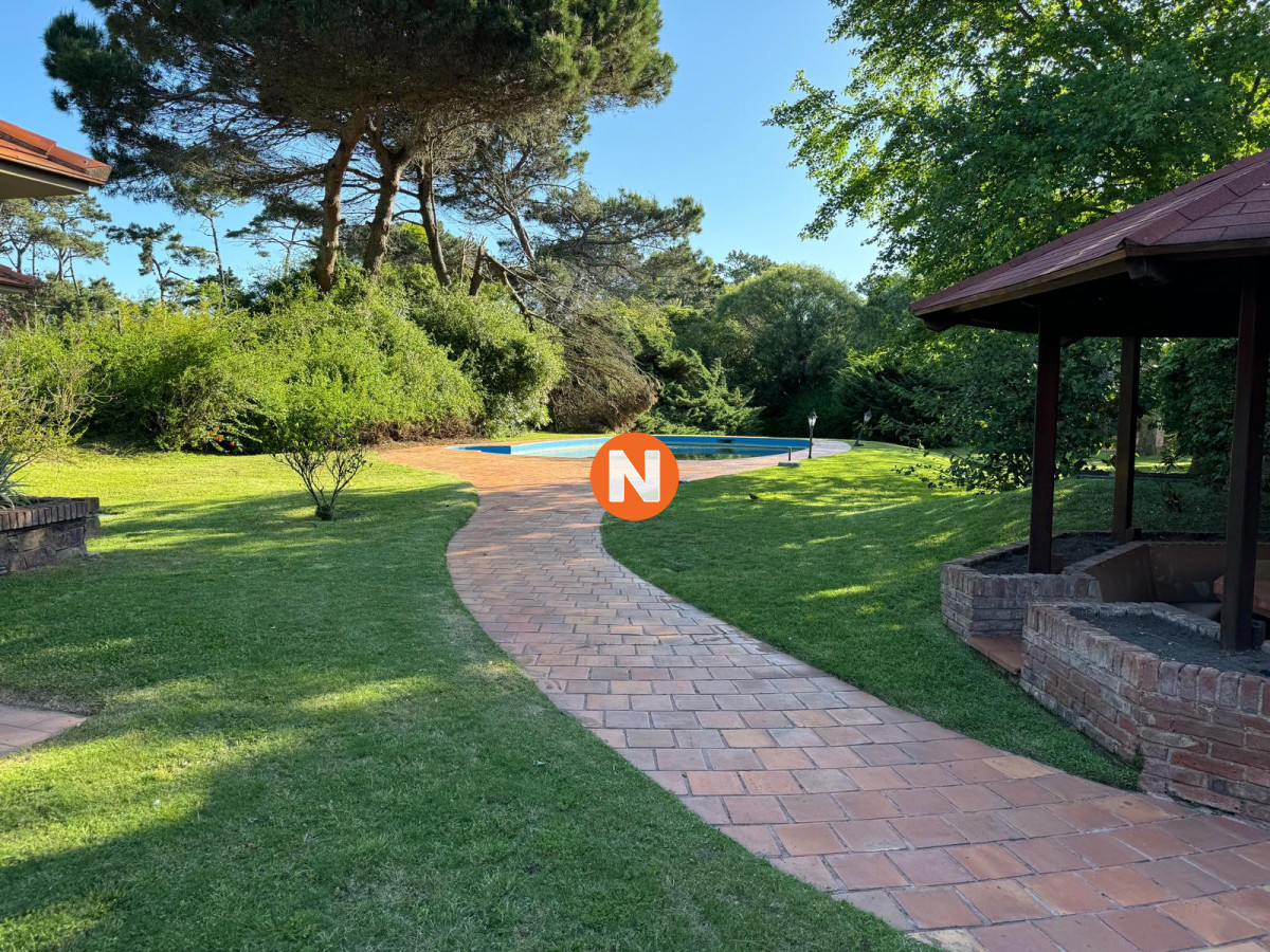 Casa Ref.205372 - Casa alquiler de temporada Golf, Punta del Este, 4 Dormitorios.