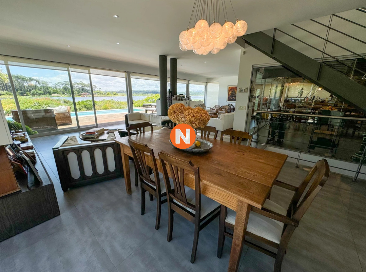 Casa Ref.223696 - Casa en venta con 4 dormitorios frente a Laguna del Diario, Punta del Este, Maldonado