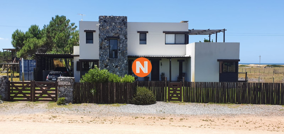 Casa Ref.219002 - Casa en venta de 4 dormitorios en Jose Igancio 