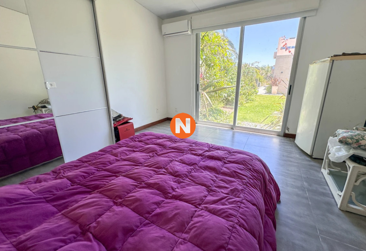 Casa Ref.223696 - Casa en venta con 4 dormitorios frente a Laguna del Diario, Punta del Este, Maldonado