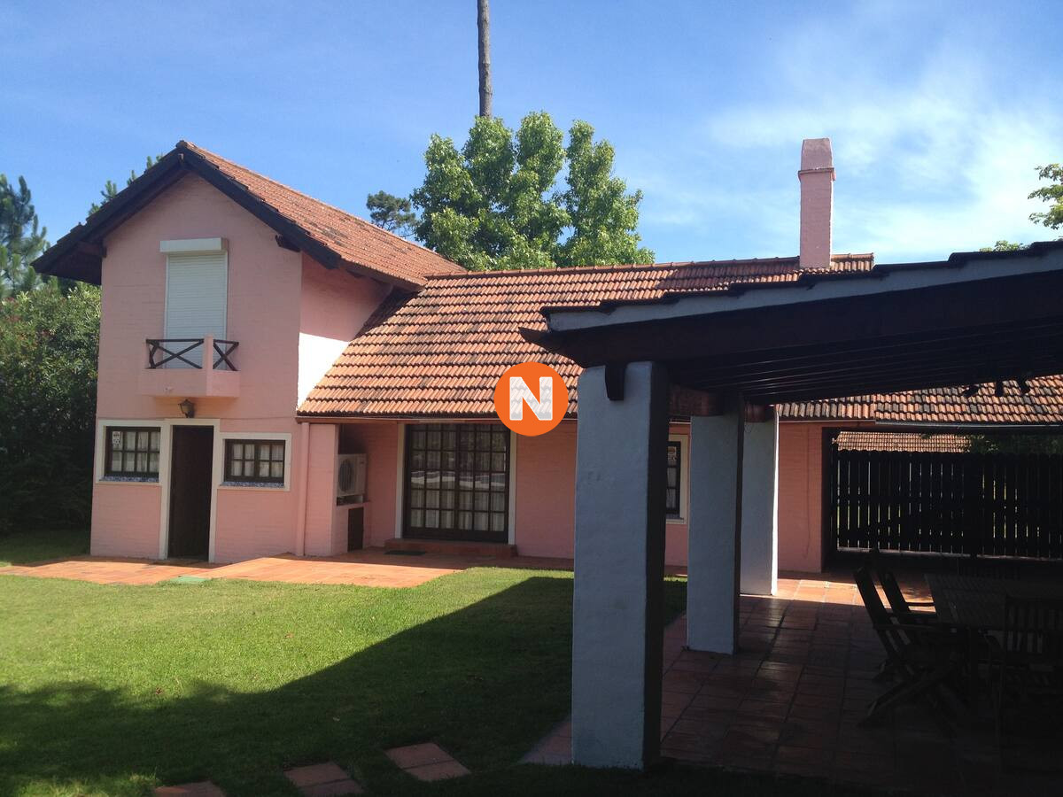 Casa Ref.206470 - Casa en Alquiler, Pinares, Punta del Este, 4 Dormitorios.