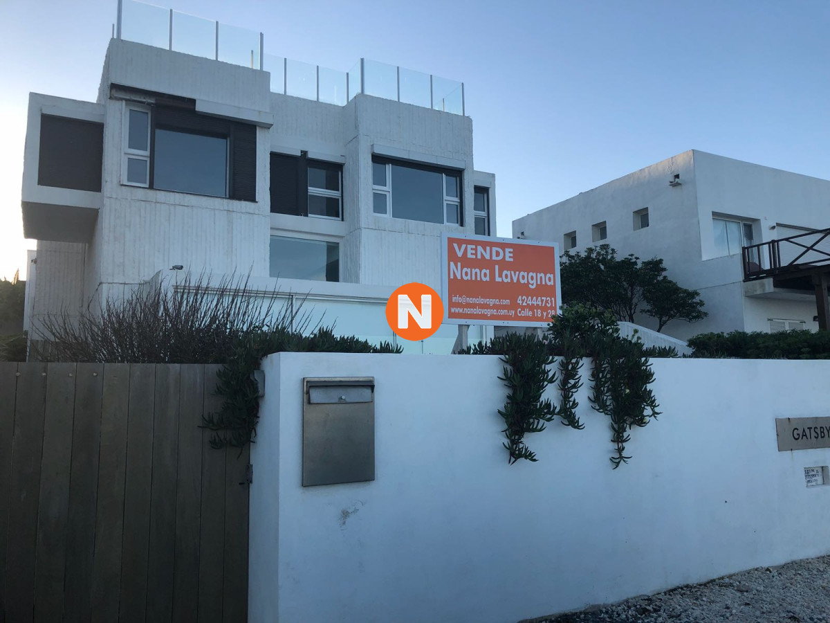 Casa Ref.209920 - Casa a la venta , Península PRIMERA LINEA  , Punta del Este, 4 Dormitorios.