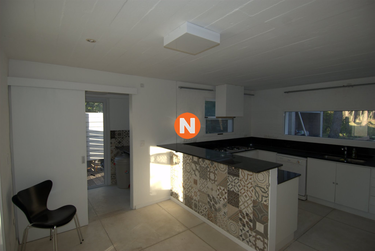 Casa Ref.209236 - Casa en Venta y Alquiler, Laguna Blanca, La Barra, 4 Dormitorios.