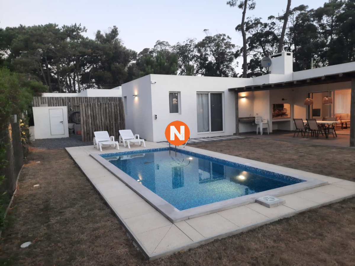 Casa Ref.225562 - Casa en La Barra: Comodidad y Estilo