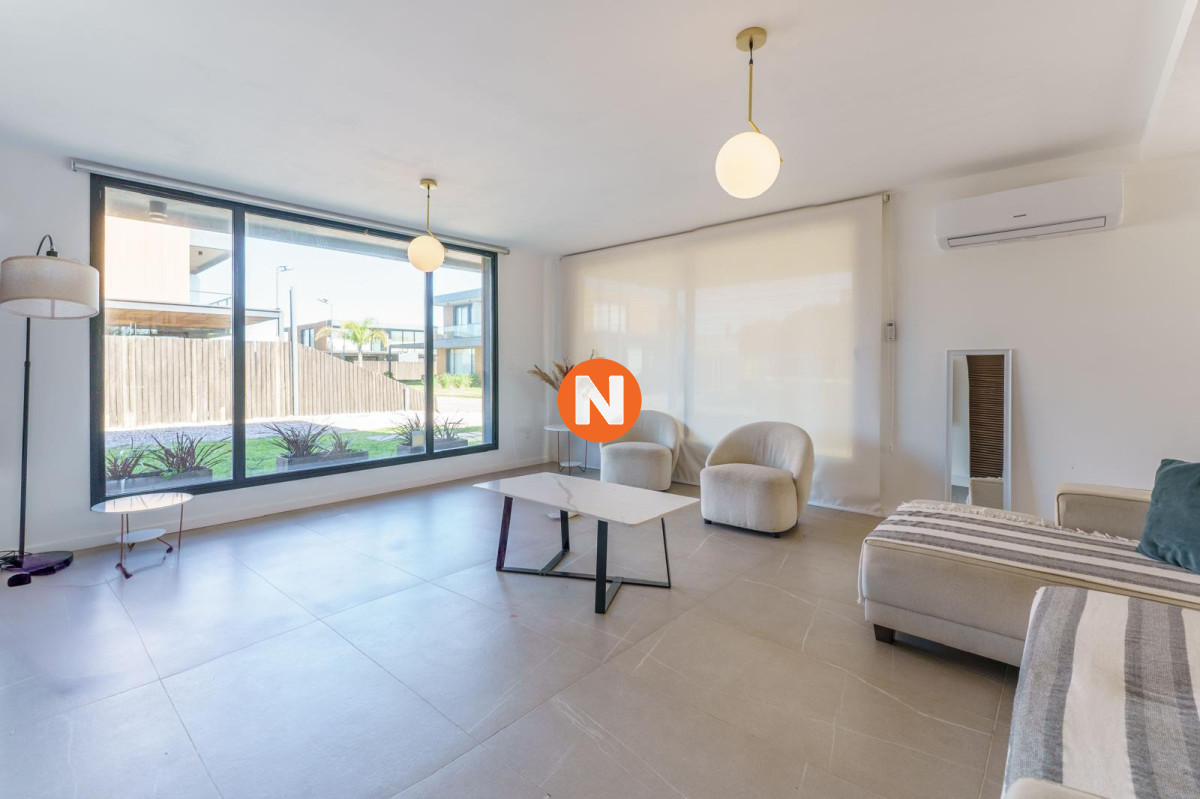 Casa Ref.225537 - Venta de Casa 3 Dorm. 3 Baños en Punta Ballena, Maldonado