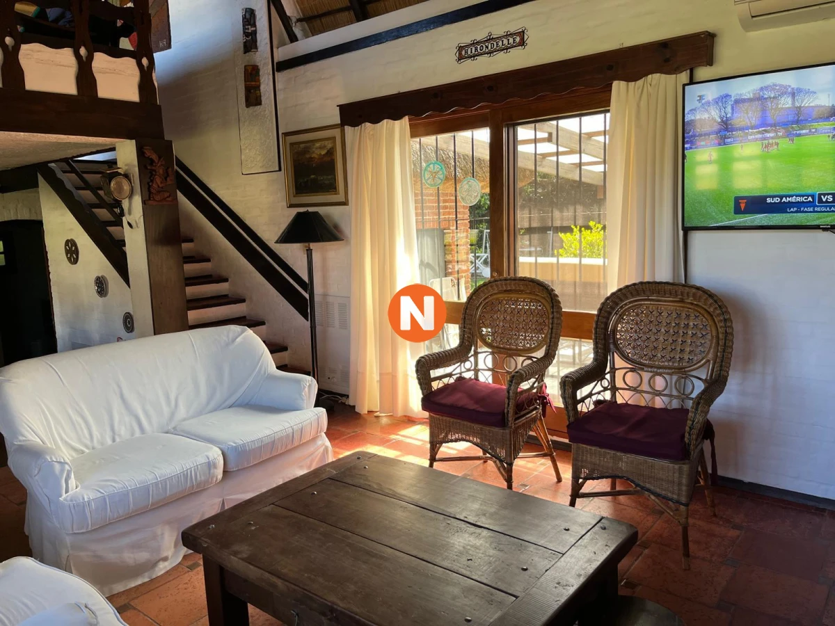 Casa Ref.223811 - Venta de casa de 4 dormitorios en Pinares