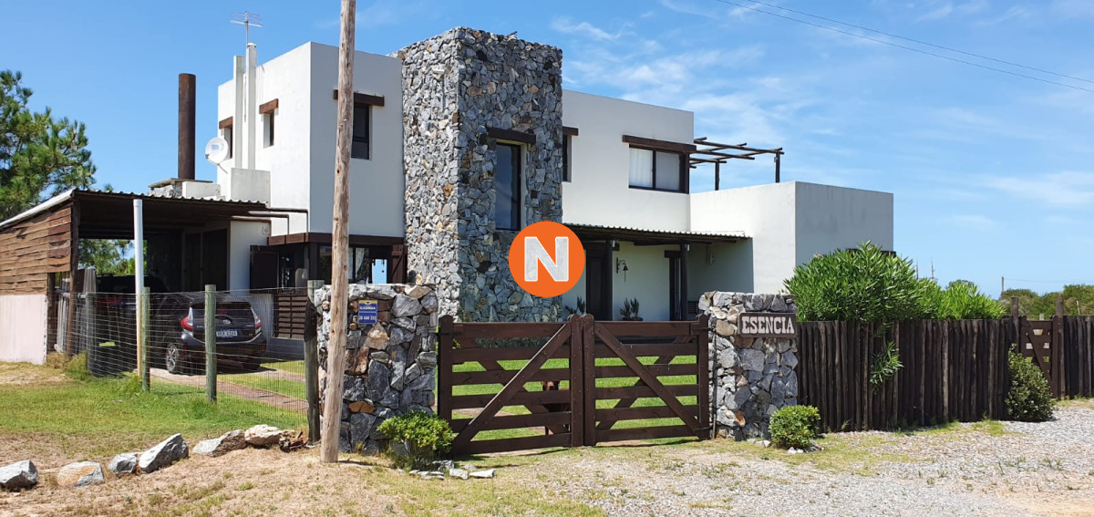 Casa Ref.219002 - Casa en venta de 4 dormitorios en Jose Igancio 