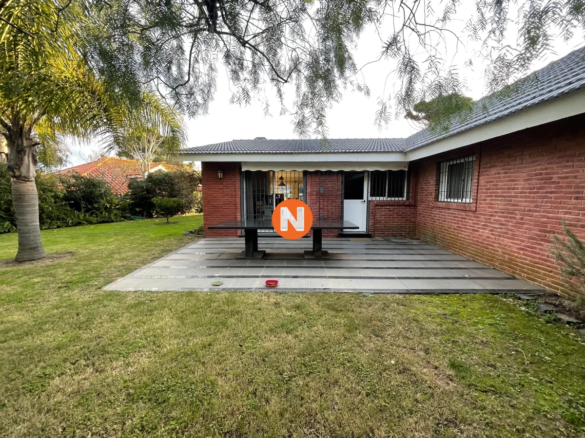 Casa Ref.208035 - Casa en Venta y Alquiler, Mansa, Punta del Este, 4 Dormitorios.