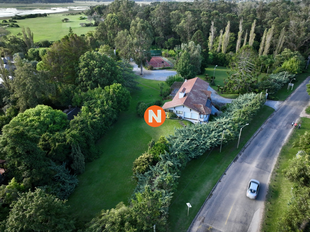 Casa Ref.209609 - Casa en Venta, Pinares, Punta del Este, 4 Dormitorios.