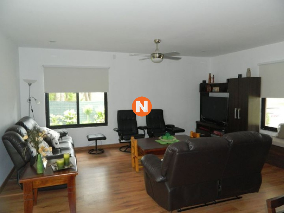 Casa Ref.214221 - VENTA DE CASA DE 5 DORMITORIOS EN BARRIO PRIVADO LA ARBOLADA PUNTA DEL ESTE 