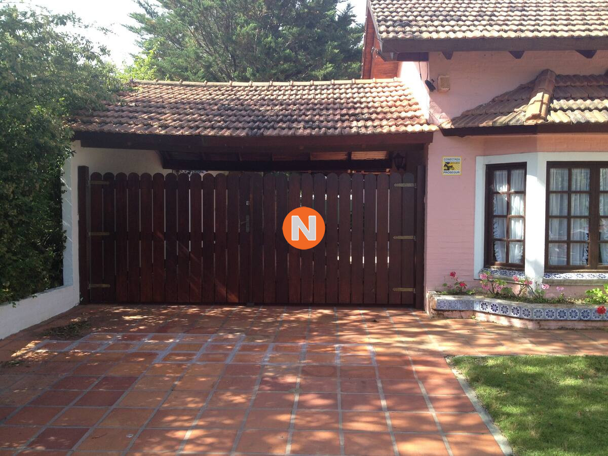 Casa Ref.206470 - Casa en Alquiler, Pinares, Punta del Este, 4 Dormitorios.