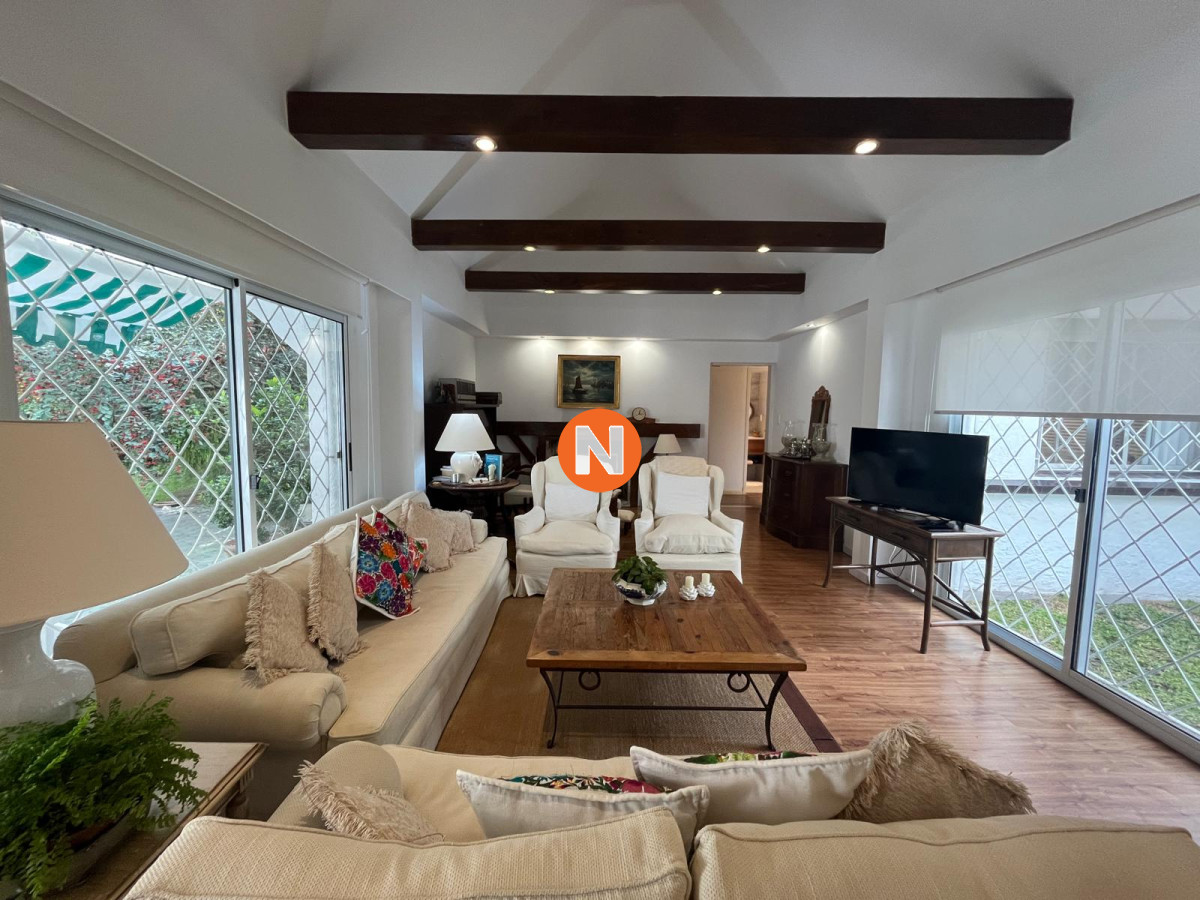 Casa Ref.223861 - Venta de casa de 4 dormitorios en Cantegril