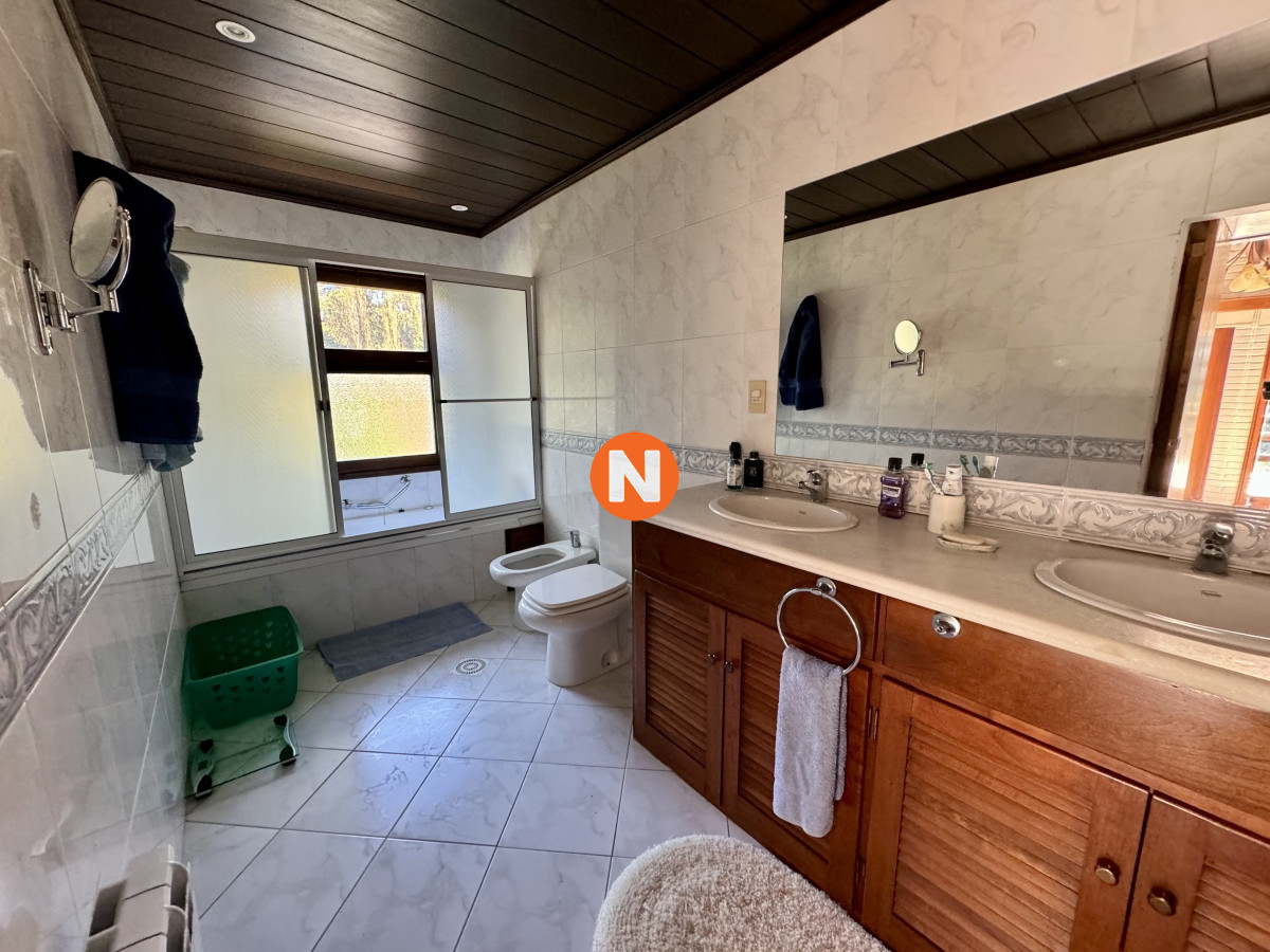 Casa Ref.209609 - Casa en Venta, Pinares, Punta del Este, 4 Dormitorios.