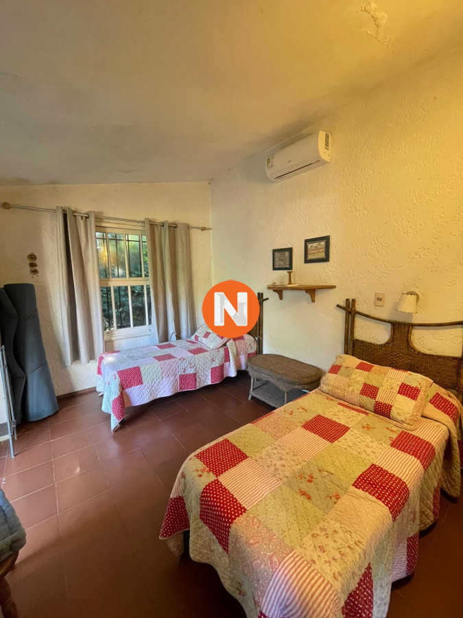 Casa Ref.219418 - En venta casa de 3 dormitorios más dependencia, brava, Punta del Este