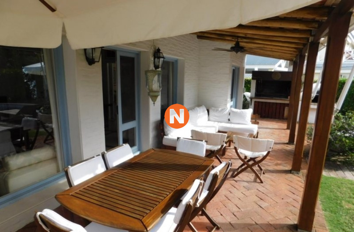 Casa Ref.218030 - Casa a la Venta, 4 dormitorios, La Barra