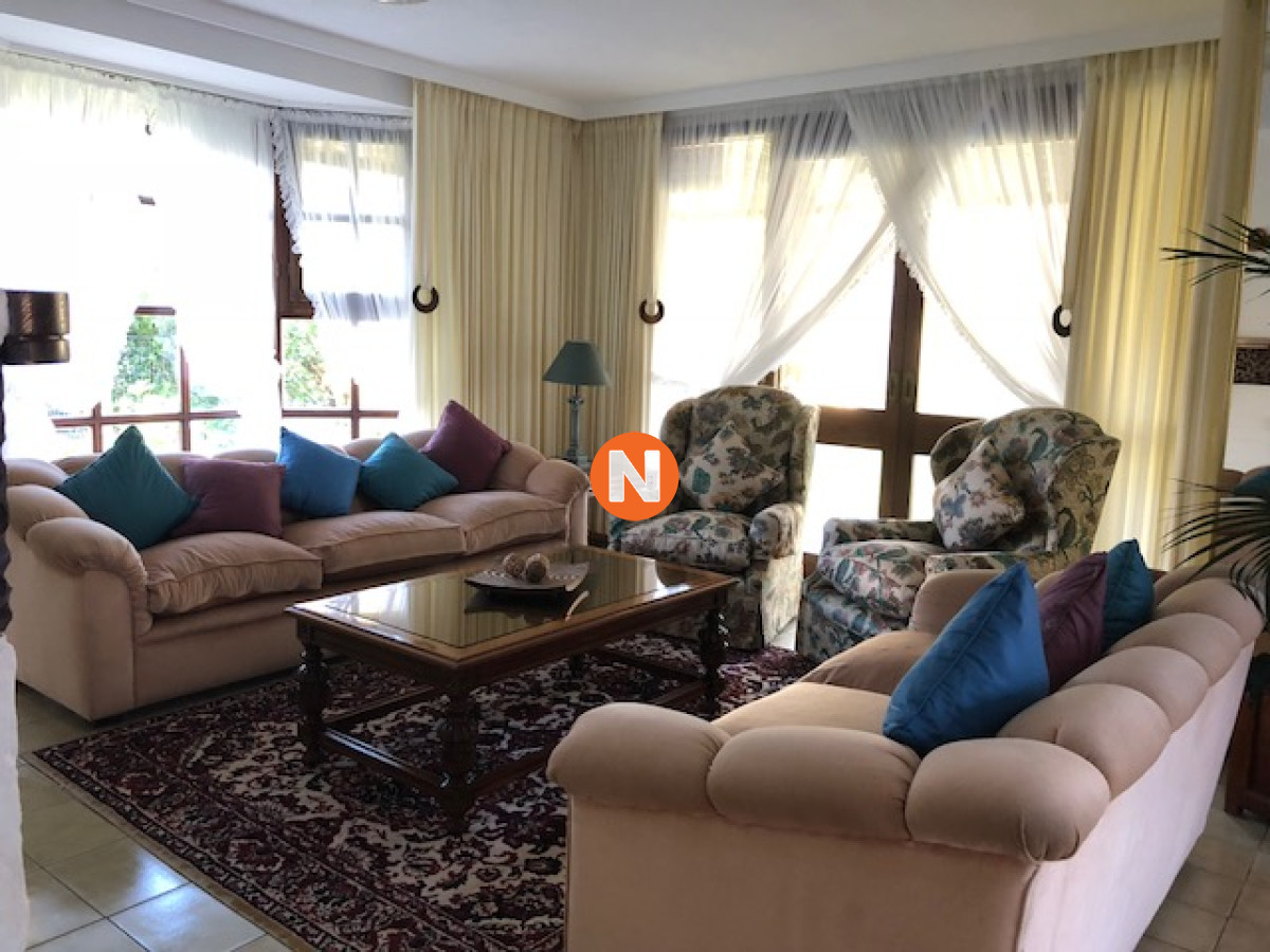 Casa Ref.205061 - Casa en VENTA, y alquiler San Rafael, Punta del Este, 5 Dormitorios.