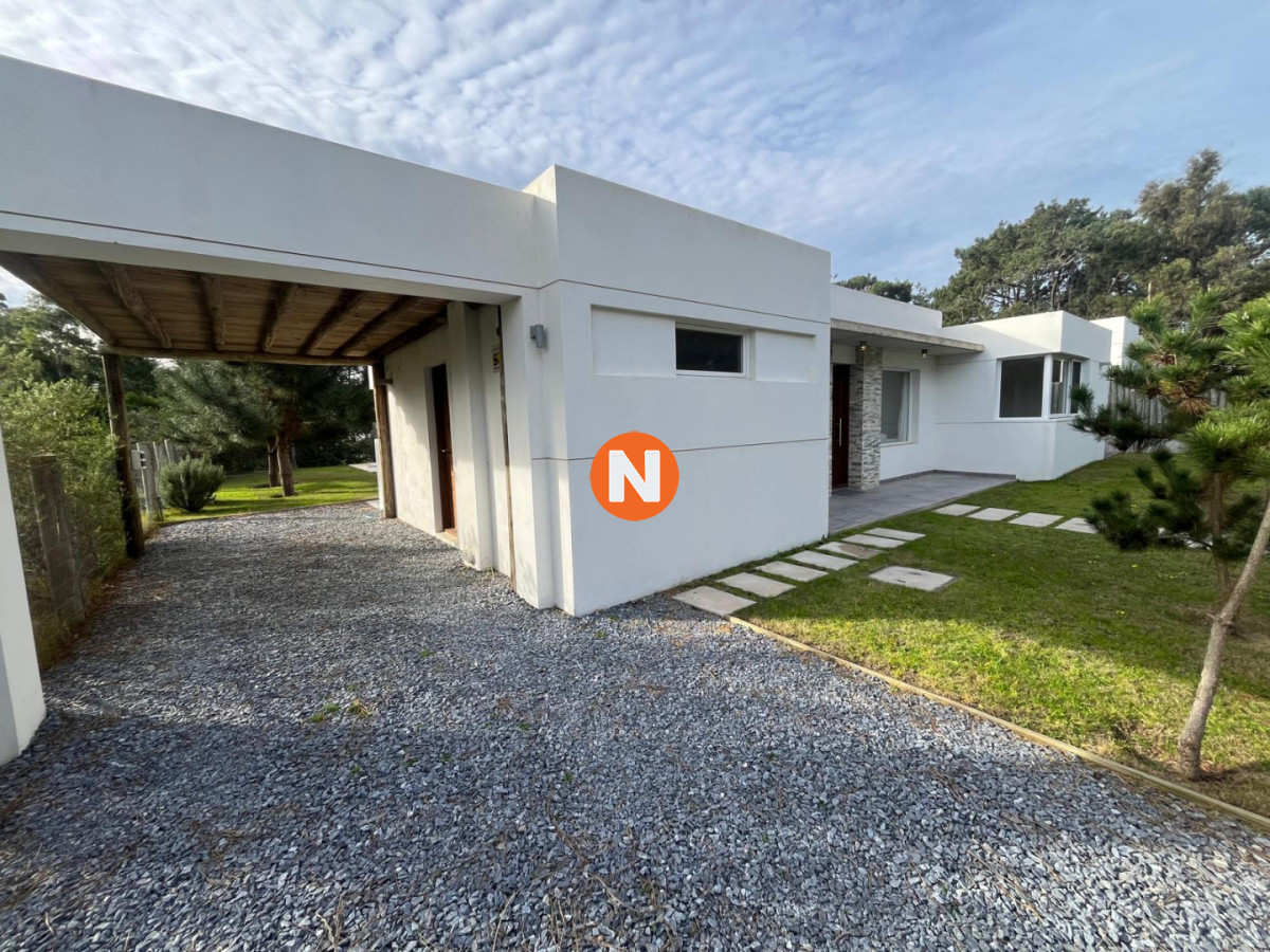 Casa Ref.225562 - Casa en La Barra: Comodidad y Estilo
