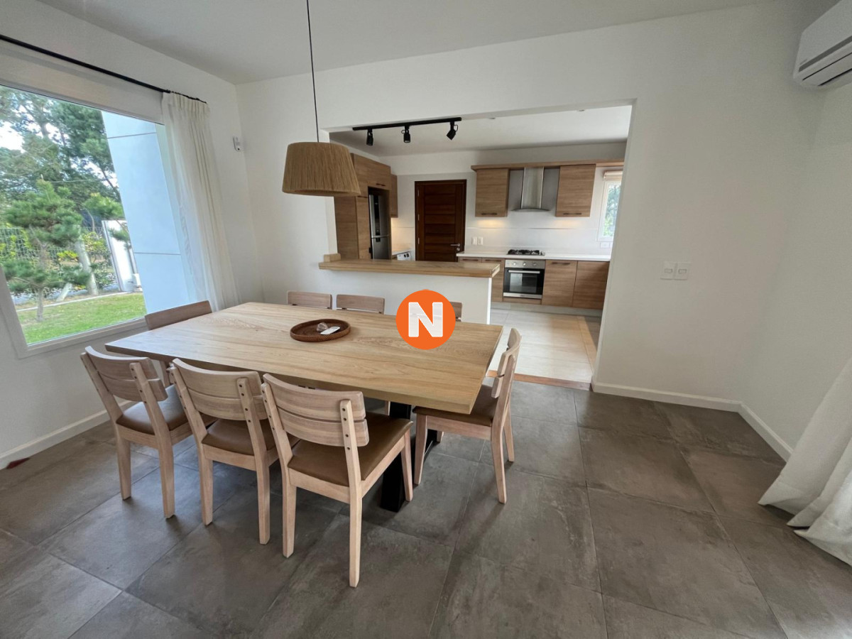 Casa Ref.225562 - Casa en La Barra: Comodidad y Estilo