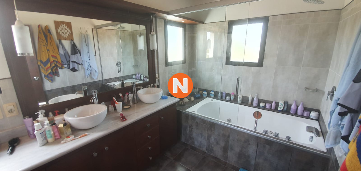 Casa Ref.219002 - Casa en venta de 4 dormitorios en Jose Igancio 