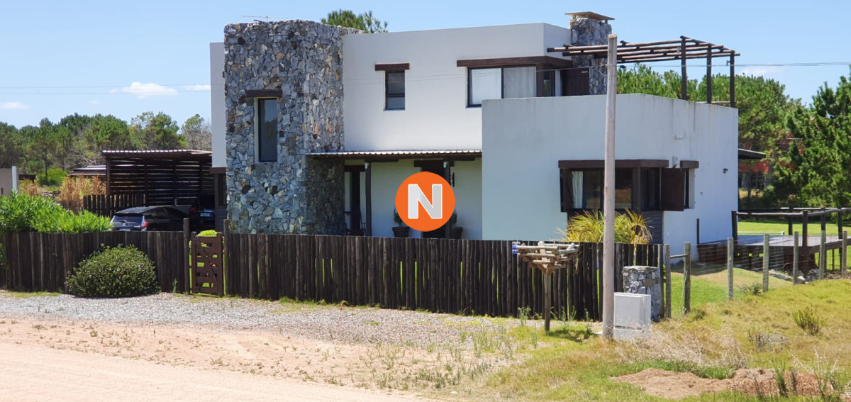 Casa Ref.219002 - Casa en venta de 4 dormitorios en Jose Igancio 