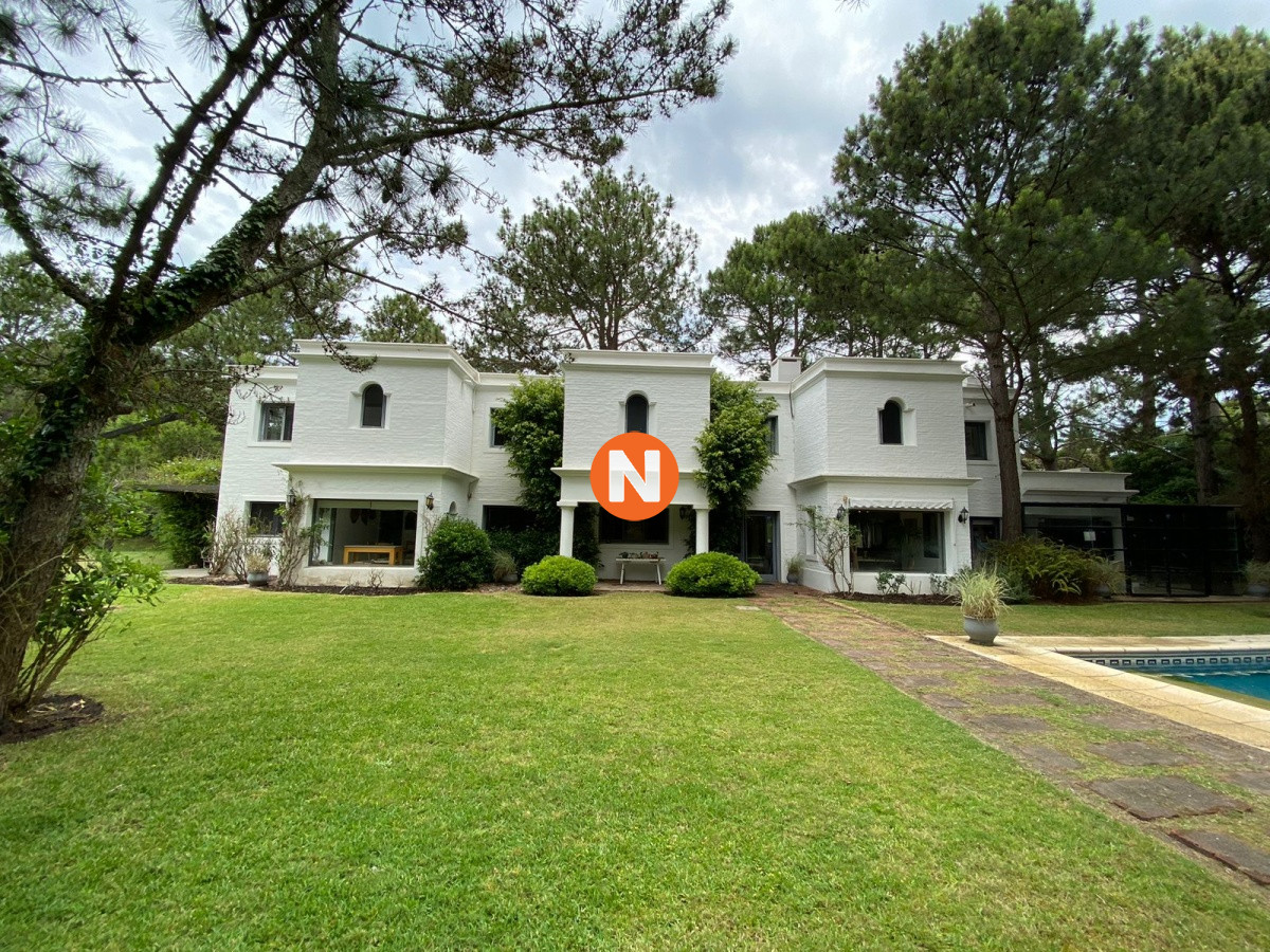 Casa Ref.205176 - Casa en Venta y Alquiler, Rincón del Indio, Punta del Este, 4 Dormitorios.