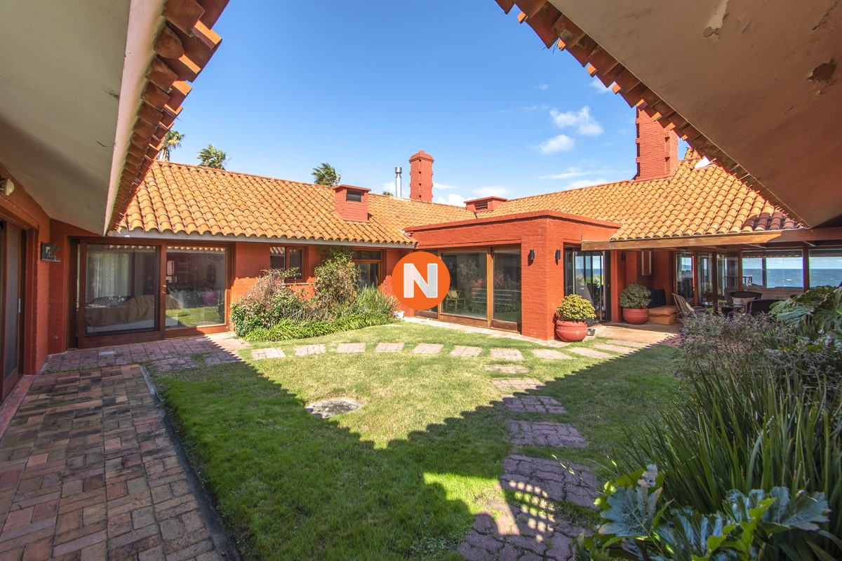 Casa Ref.220472 - Hermosa casa primera linea