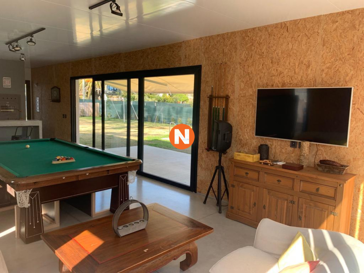Casa Ref.220382 - VENTA DE CASA DE 5 DORMITORIOS EN BARRIO PRIVADO LA ARBOLADA PUNTA DEL ESTE 
