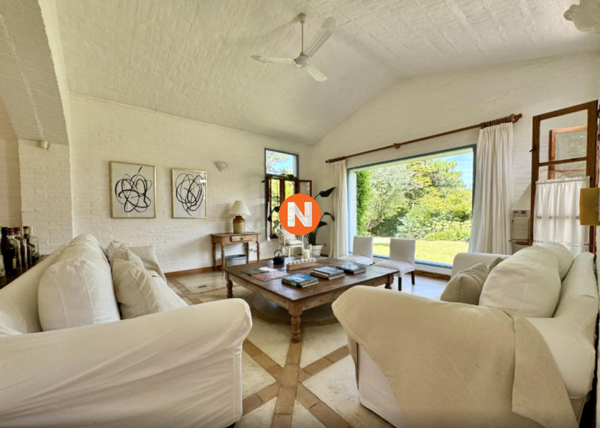 Casa Ref.223601 - Venta de Casa 3 DORMITORIOS en RINCON DEL INDIO, PLAYA BRAVA PUNTA DEL ESTE. 