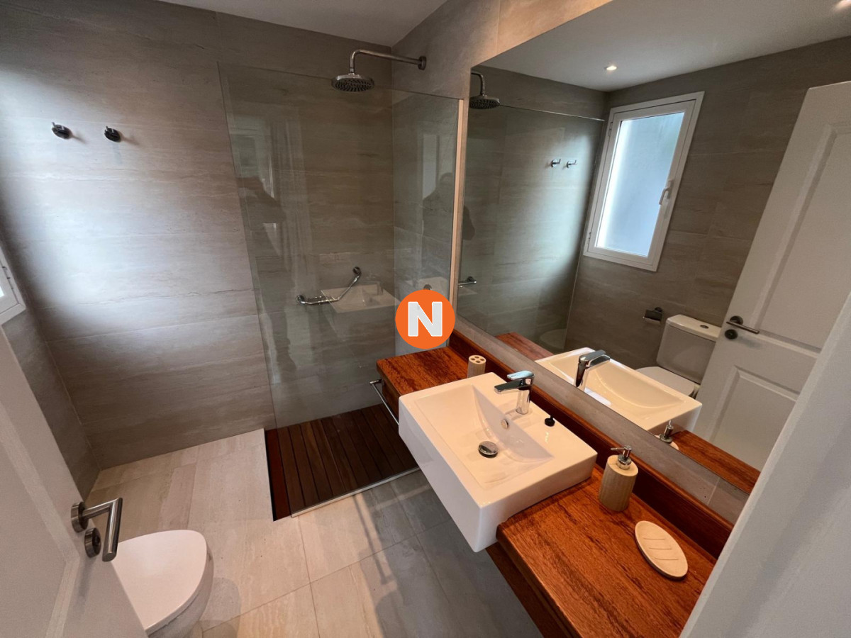 Casa Ref.225562 - Casa en La Barra: Comodidad y Estilo