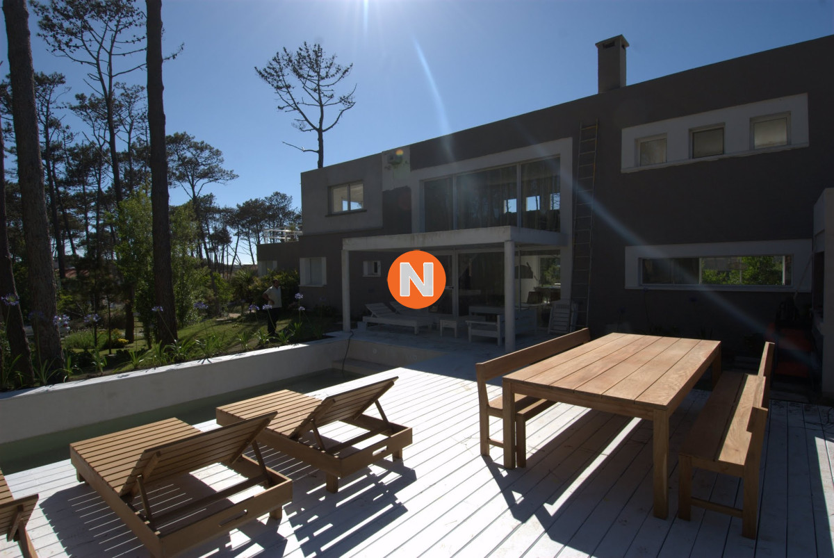 Casa Ref.209236 - Casa en Venta y Alquiler, Laguna Blanca, La Barra, 4 Dormitorios.