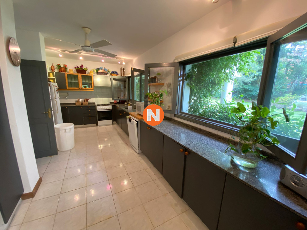 Casa Ref.205176 - Casa en Venta y Alquiler, Rincón del Indio, Punta del Este, 4 Dormitorios.