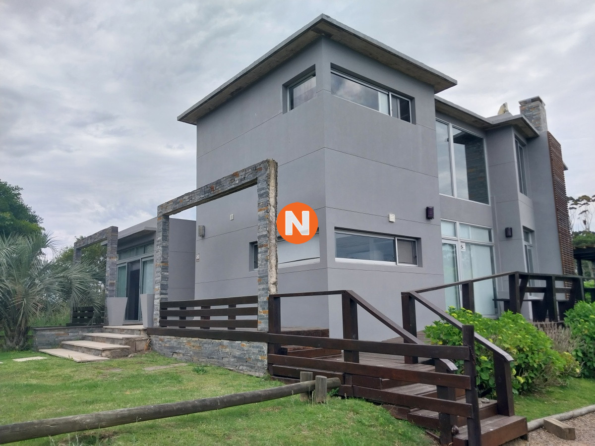 Casa Ref.214376 - Gran oportunidad en Pueblo San Vicente. venta , alquiler anual