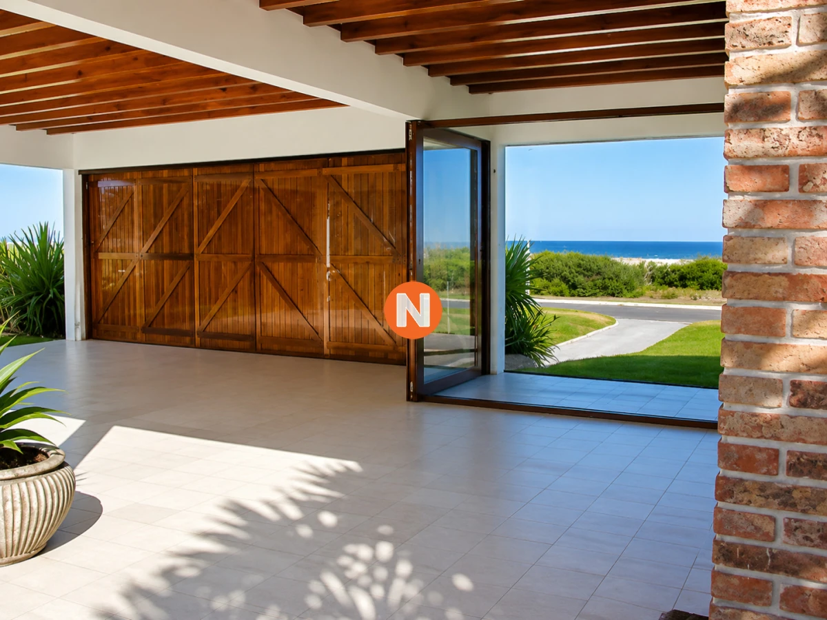 Casa Ref.205811 - La Santigueña – Exclusiva Casa en Primera Línea al Mar, Playa Brava, Punta del Este