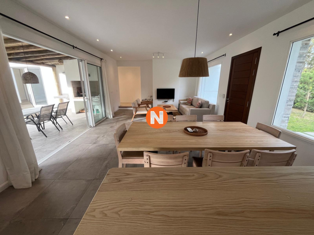 Casa Ref.225562 - Casa en La Barra: Comodidad y Estilo