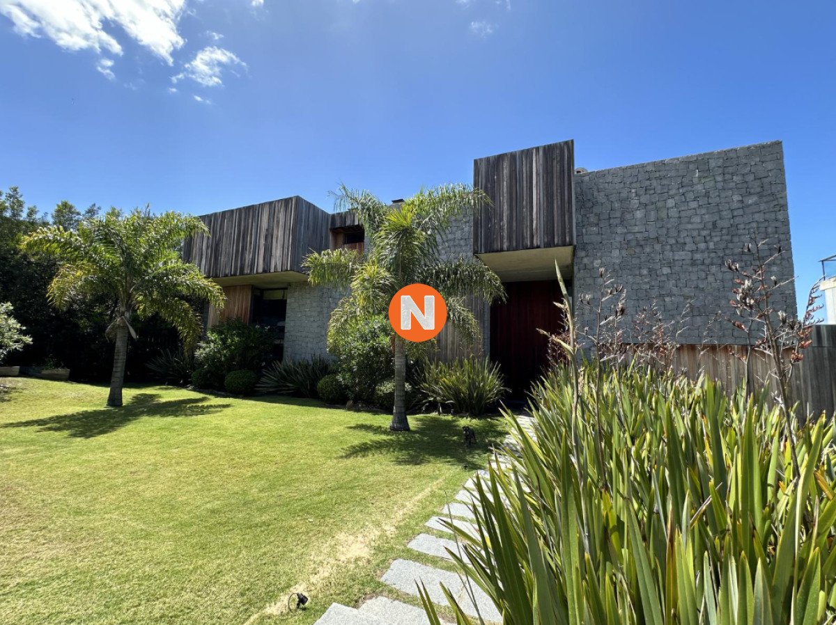 Casa Ref.223708 - Casa, 5 dormitorios, Manantiales, En Venta