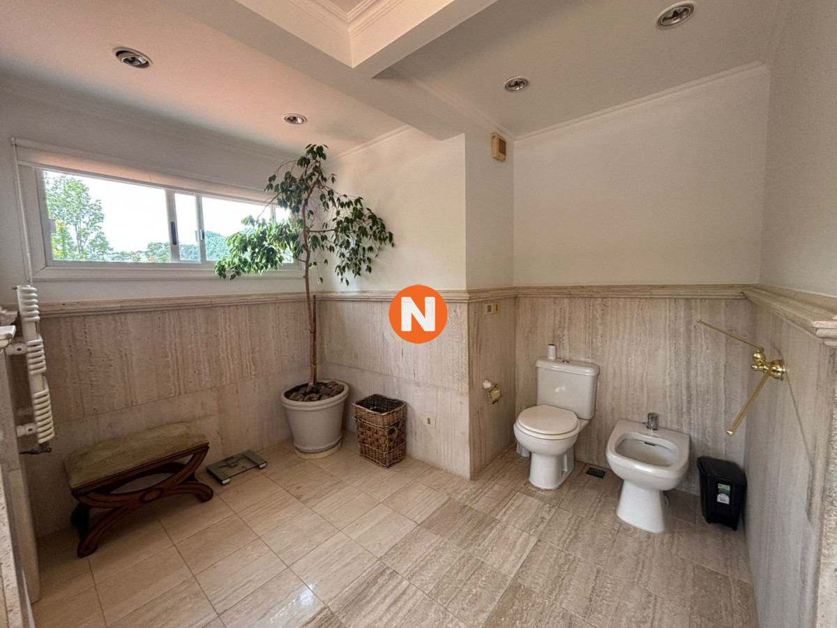 Casa Ref.219376 - Casa para alquilar de 5 dormitorios en Punta del Este 