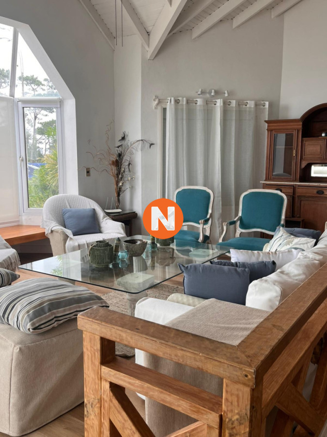 Casa Ref.220629 - VENTA DE CASA DE 3 DORMITORIOS CON VISTA AL MAR EN PINARES PUNTA DEL ESTE 