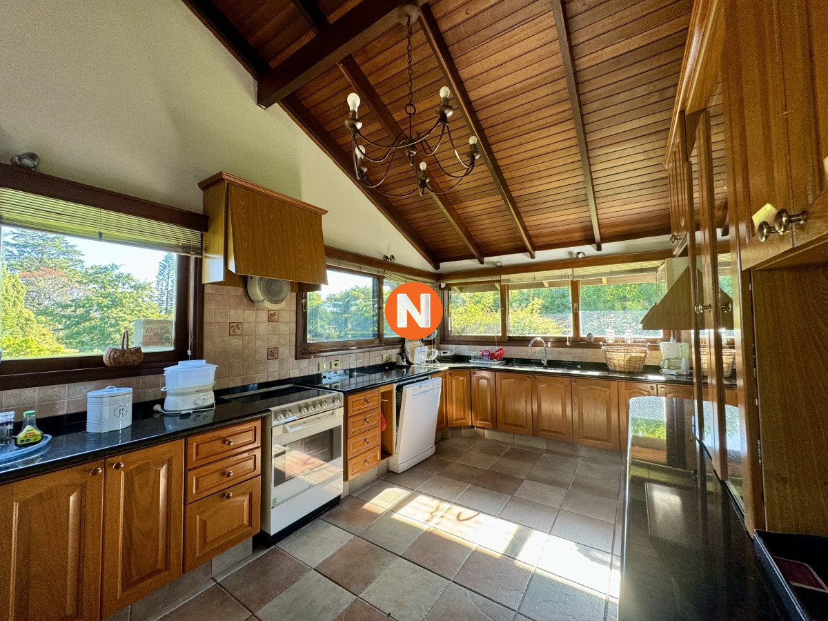 Casa Ref.209609 - Casa en Venta, Pinares, Punta del Este, 4 Dormitorios.