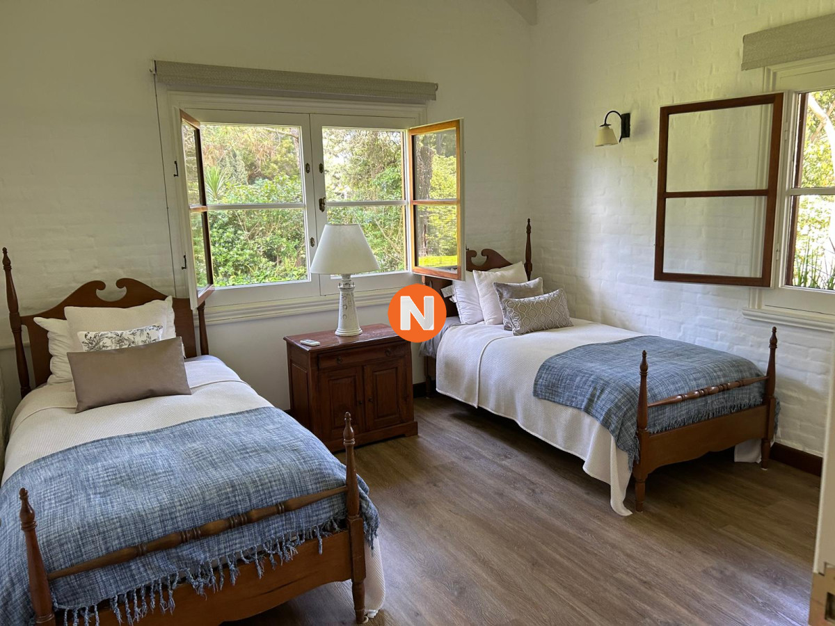 Casa Ref.224064 - Un Oasis de Elegancia en el Corazón del Golf de Punta del Este