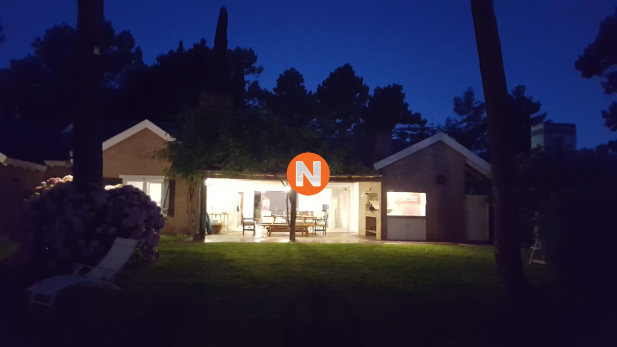 Casa Ref.208401 - Casa en Venta y Alquiler, Lugano, Punta del Este, 4 Dormitorios.
