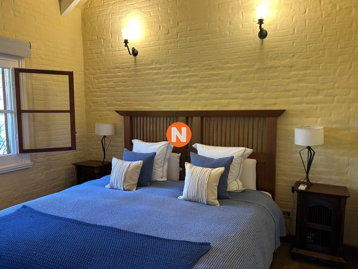 Casa Ref.224064 - Un Oasis de Elegancia en el Corazón del Golf de Punta del Este