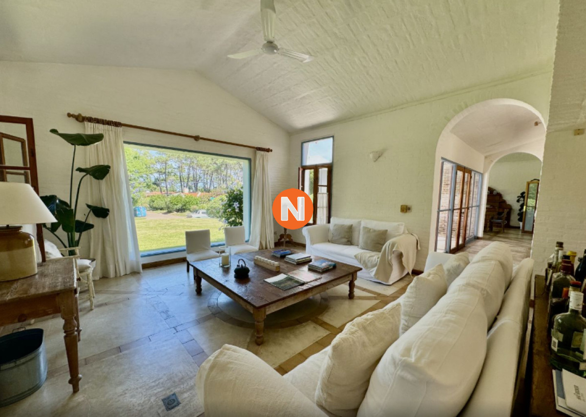 Casa Ref.223601 - Venta de Casa 3 DORMITORIOS en RINCON DEL INDIO, PLAYA BRAVA PUNTA DEL ESTE. 