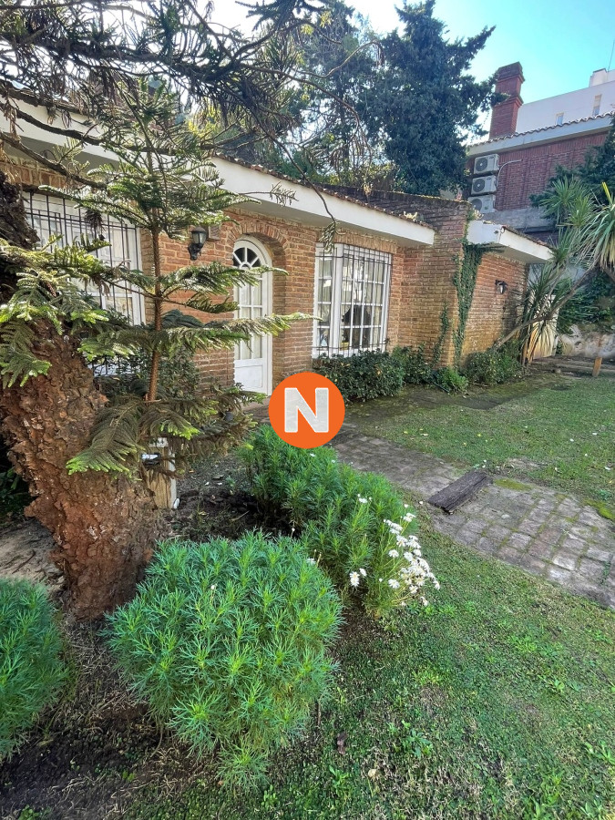 Casa Ref.219418 - En venta casa de 3 dormitorios más dependencia, brava, Punta del Este